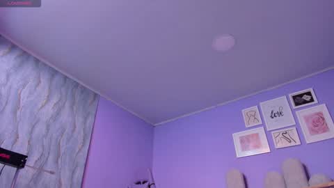 Snapshot of mia_cataleiya chatting on 10/21/25, 11:22 mia online show from 10/21/25, 11:22