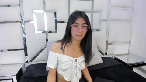 Snapshot of mia_clark18 chatting on 10/15/25, 04:18 mia_clark18 online show from 10/15/25, 04:18