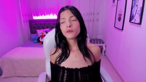 Mia online show from 11/25/25, 07:36