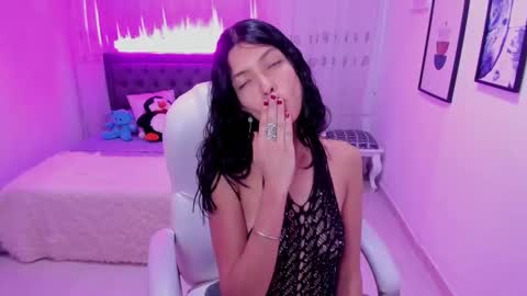 Mia online show from 11/28/25, 08:22