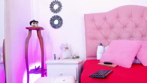 Mia online show from 01/09/26, 05:04