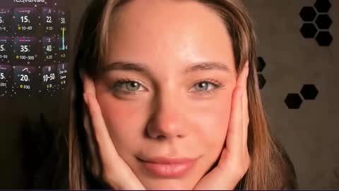 Mia  next stream Thursday 1400 UTC1 Friday 1400 UTC1 online show from 09/09/25, 02:16