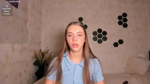 Mia  next stream Thursday 1400 UTC1 Friday 1400 UTC1 online show from 10/01/25, 02:23