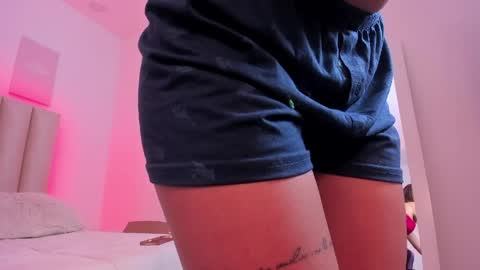 mia_corner online show from 03/27/26, 06:41