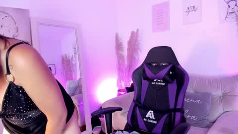 mia_corner online show from 04/14/26, 02:01