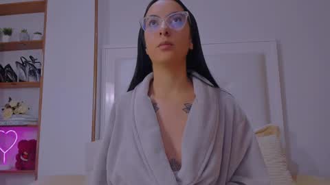 Snapshot of mia_daniellshot chatting on 03/02/25, 12:32 Sarah Luna online show from 03/02/25, 12:32