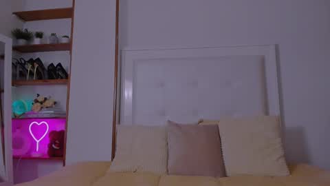 Snapshot of mia_daniellshot chatting on 03/03/25, 12:37 Sarah Luna online show from 03/03/25, 12:37