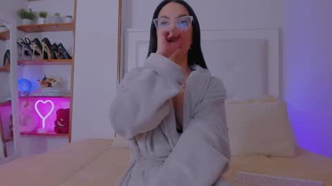 Snapshot of mia_daniellshot chatting on 03/05/25, 07:49 Sarah Luna online show from 03/05/25, 07:49