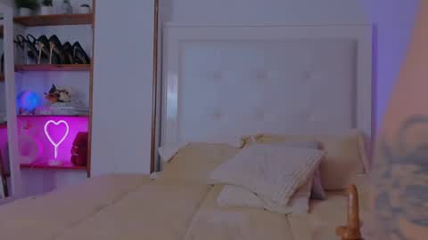 Snapshot of mia_daniellshot chatting on 03/12/25, 02:23 Sarah Luna online show from 03/12/25, 02:23