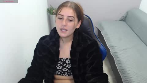 Mia online show from 10/08/25, 02:14