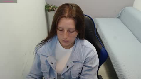 Mia online show from 11/20/25, 01:44