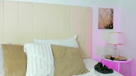 Mia online show from 01/14/26, 04:07