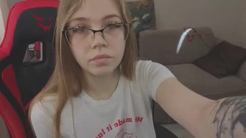 Mia online show from 10/12/25, 07:18