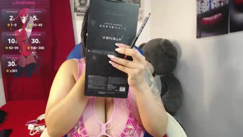 Mia online show from 11/19/25, 10:15