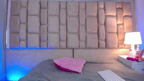 Snapshot of mia_dulc4 chatting on 11/29/25, 04:37 mia_dulc4 online show from 11/29/25, 04:37