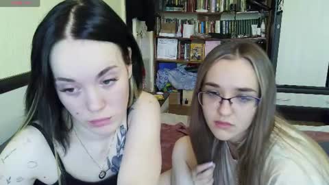 Mia and Jenny online show from 07/02/26, 10:21