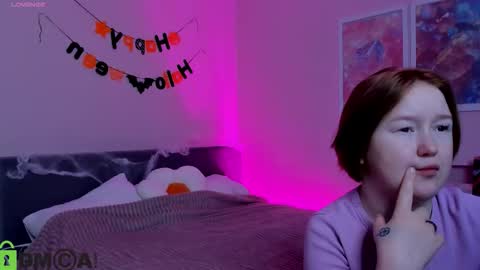 Mia online show from 11/04/25, 01:59