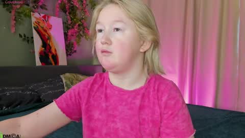 Mia online show from 03/24/26, 03:00