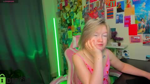 Mia online show from 04/22/26, 02:36