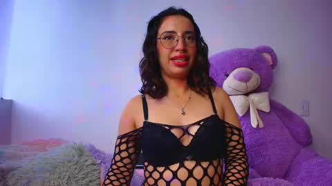 Mia flames online show from 11/12/25, 08:52