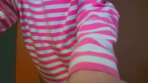 Snapshot of mia_fleur_ chatting on 12/20/24, 02:52 Mia online show from 12/20/24, 02:52