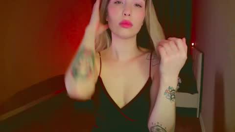 Snapshot of mia_fleur_ chatting on 02/16/25, 03:58 Mia online show from 02/16/25, 03:58