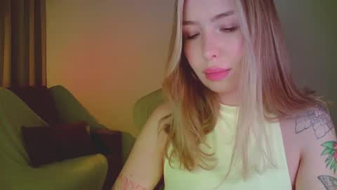 Mia online show from 05/19/26, 10:16