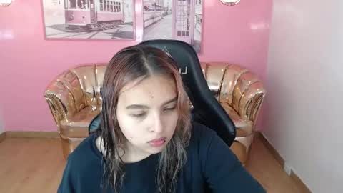 Mia online show from 10/12/25, 12:37