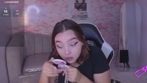 Mia online show from 03/02/26, 01:18