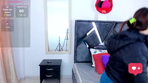 mia fox online show from 12/05/25, 12:14