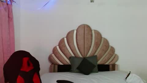 mia online show from 01/10/26, 07:15