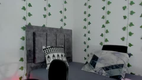 Snapshot of mia_garcia2 chatting on 04/22/26, 10:00 MIA online show from 04/22/26, 10:00