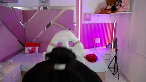 mia_garcia28 online show from 11/21/25, 07:56