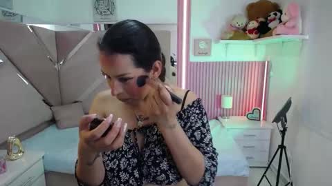 mia_garcia28 online show from 11/24/25, 07:46