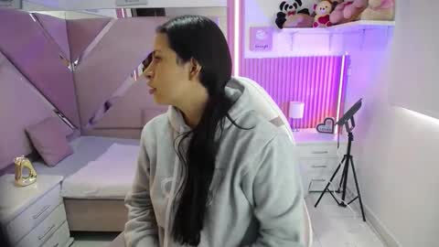 mia_garcia28 online show from 03/17/26, 07:50