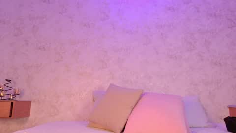 mia_hill1_ online show from 05/24/26, 08:03