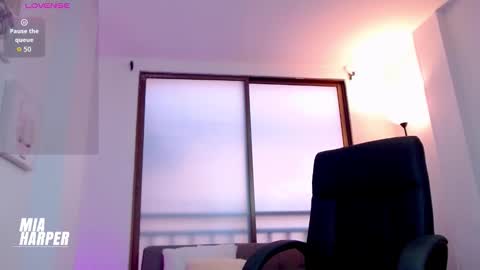 Mia online show from 11/09/25, 09:24