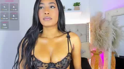 mia_juicy_ online show from 09/28/25, 08:14