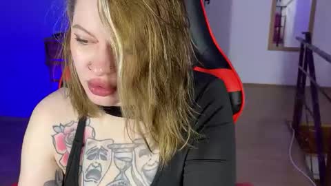 Snapshot of mia_kamp chatting on 10/04/25, 11:41 Mia online show from 10/04/25, 11:41