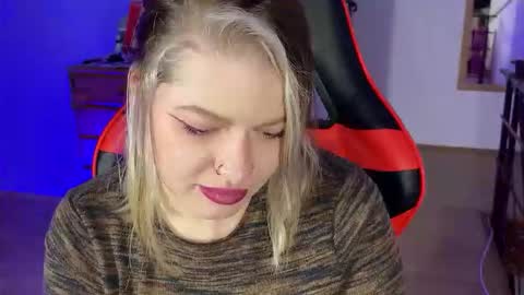Snapshot of mia_kamp chatting on 10/14/25, 07:03 Mia online show from 10/14/25, 07:03