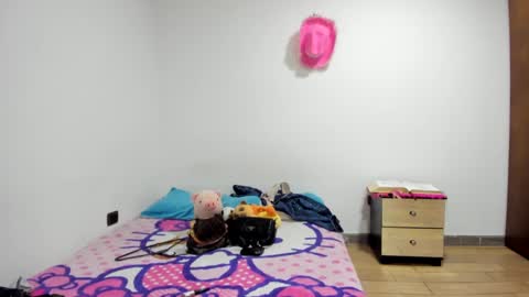 mia kaneee online show from 12/28/24, 10:02