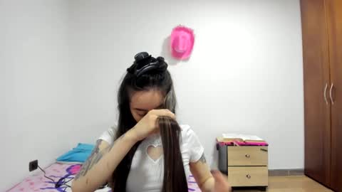 mia kaneee online show from 12/29/24, 01:13