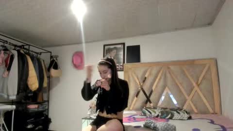 mia kaneee online show from 10/29/25, 08:21