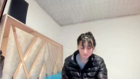 mia kaneee online show from 12/23/25, 04:10