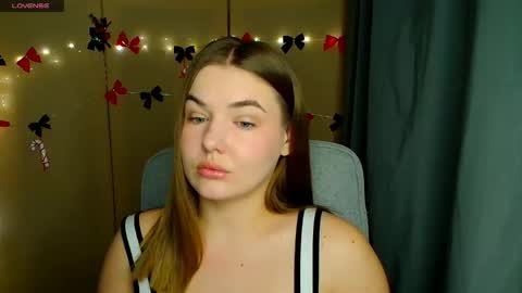 mia_lemm online show from 12/23/25, 06:55
