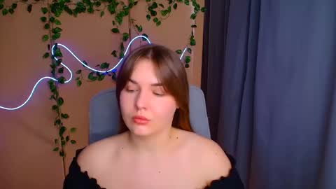 mia_lemm online show from 04/15/26, 06:53