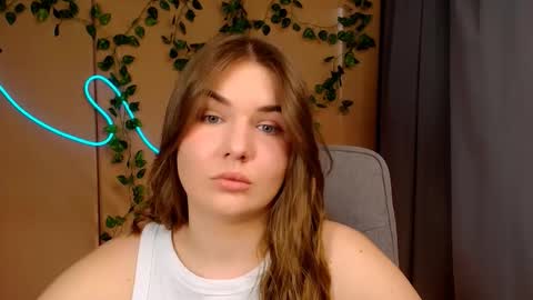 mia_lemm online show from 05/12/26, 06:21