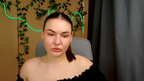 mia_lemm online show from 05/14/26, 07:26