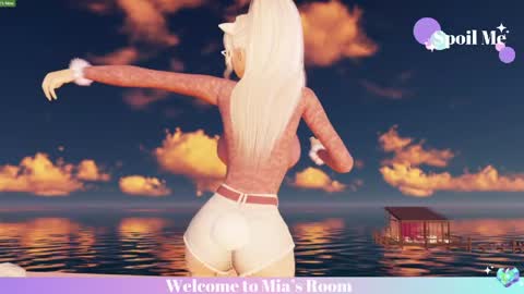 Mia online show from 04/07/26, 10:42