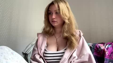 Snapshot of mia_livy chatting on 06/28/26, 04:40 Miaaa online show from 06/28/26, 04:40